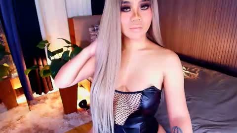 _empressvalerie_ online show from July 22, 9:13 am