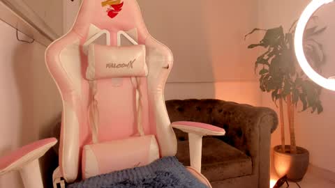 Eva online show from April 7, 11:39 pm