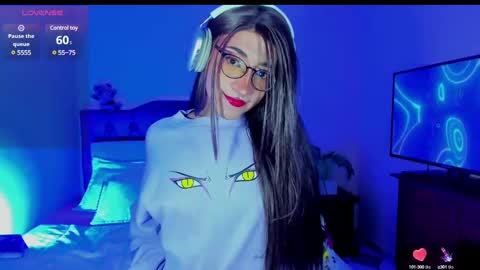 lara online show from December 12, 6:36 am