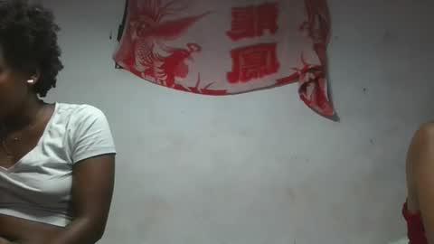 aangevelo online show from December 3, 6:56 pm