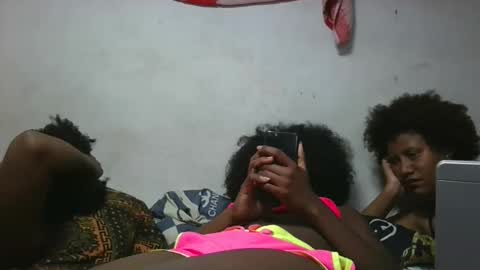 aangevelo online show from December 5, 6:58 pm