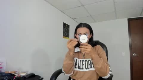 aisha_hotts777 online show from December 15, 3:35 am