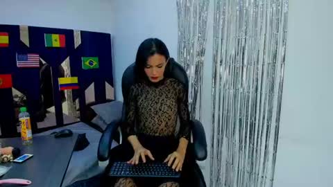 aisha_hotts777 online show from June 12, 9:14 pm