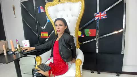 aisha_hotts777 online show from June 18, 8:24 pm