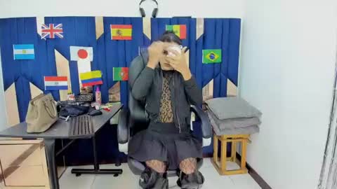 aisha_hotts777 online show from June 29, 6:29 pm