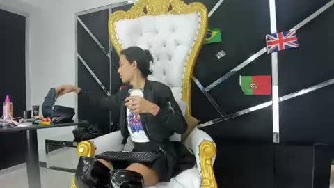 aisha_hotts777 online show from July 10, 8:24 pm