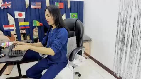 aisha_hotts777 online show from July 11, 8:46 pm