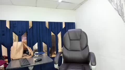 aisha_hotts777 online show from July 25, 6:28 pm