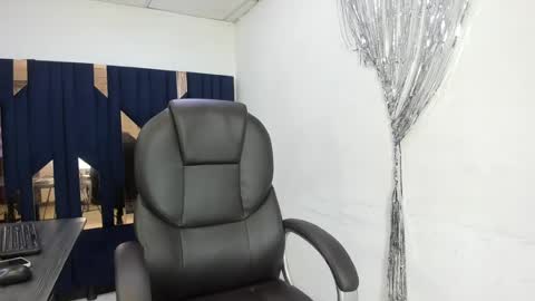 aisha_hotts777 online show from August 2, 9:47 pm