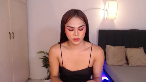 alenajones online show from December 4, 3:42 am