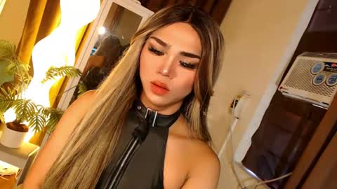 alenajones online show from May 6, 1:23 am