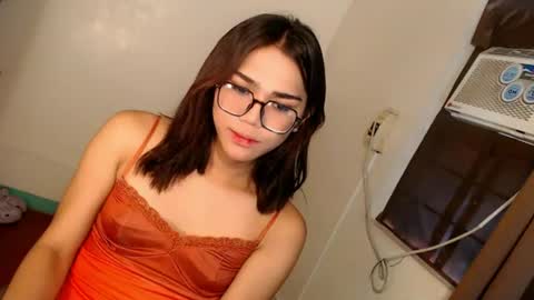 alenajones online show from July 25, 11:35 pm