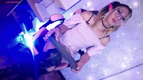 alexaavandercloude online show from April 25, 1:41 pm