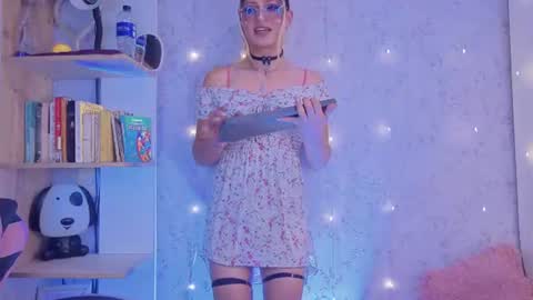 alexaavandercloude online show from July 3, 7:30 pm