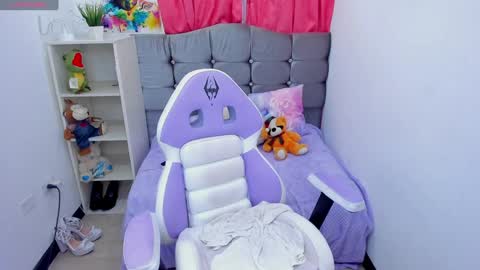 alexia_dussan online show from December 6, 3:35 am