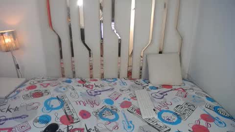 -- ALEXIS -- online show from October 25, 1:55 am