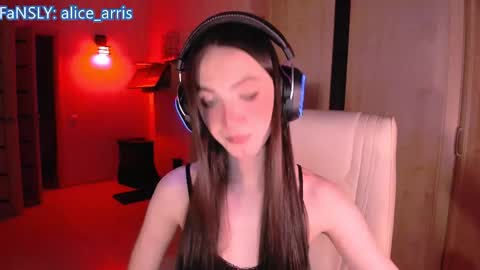 Alice Aris online show from May 3, 9:47 am