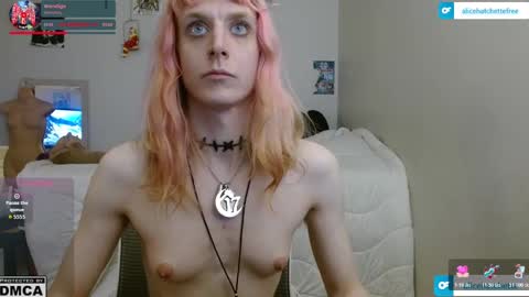 Snapshot of alice_hatchette chatting on October 28, 12:41 am Alice Hatchette online show from October 28, 12:41 am