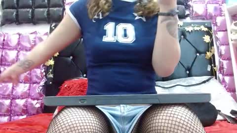 alice online show from October 5, 3:01 pm