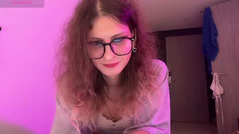 AlicePinkhead online show from June 12, 10:47 am
