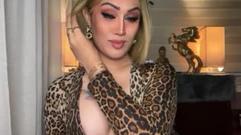 Queen Majesty Katy online show from January 9, 4:12 pm