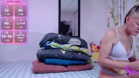 Allysonstonnes online show from December 4, 12:37 am