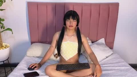 alondraferrer online show from June 4, 10:02 pm