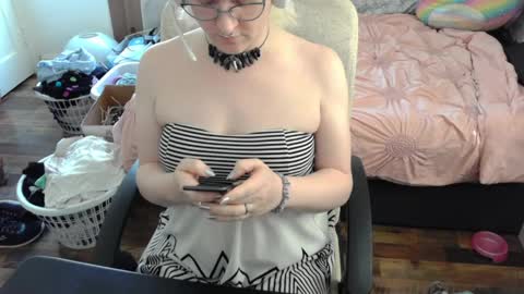 alyxiabewbs online show from March 26, 5:16 pm