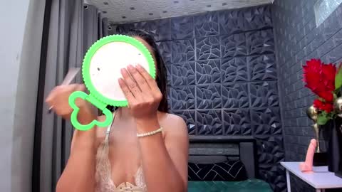 Snapshot of amandaleon chatting on February 6, 9:11 am amandaleon online show from February 6, 9:11 am