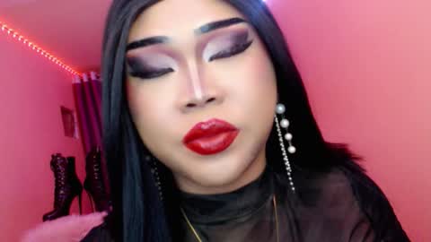 Queen Mireska online show from October 10, 2:40 pm