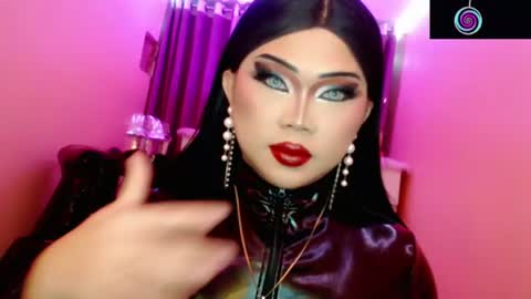 Queen Mireska online show from July 2, 3:50 pm