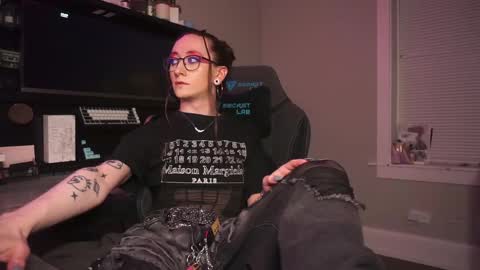   Am-er-in online show from April 15, 1:00 am