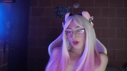 Andrea  online show from March 27, 3:09 am