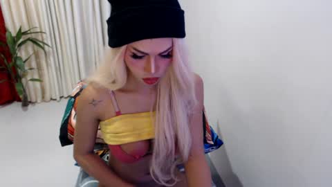 DIVINE ANGEL online show from July 18, 1:18 pm