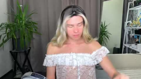 anjalin_sososok online show from July 22, 3:43 am