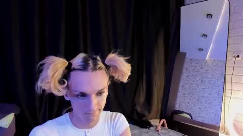 Angel online show from October 9, 7:04 pm