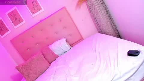 annie_dolce_ online show from June 4, 3:15 pm