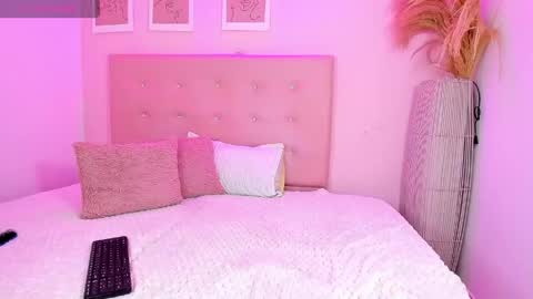 annie_dolce_ online show from June 6, 5:31 pm