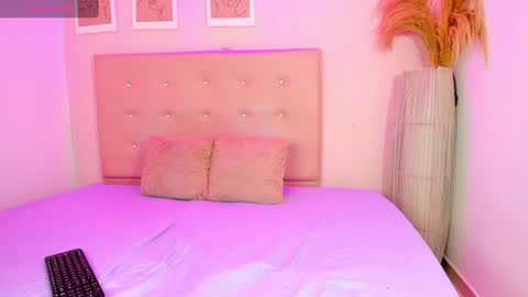 annie_dolce_ online show from June 10, 12:26 pm
