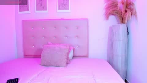 annie_dolce_ online show from June 11, 1:09 pm