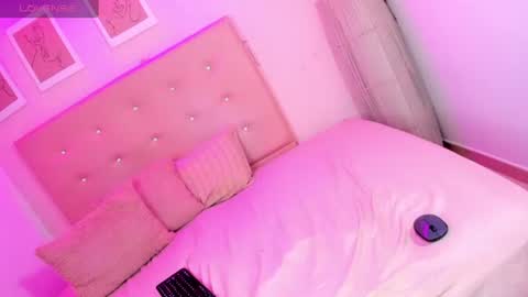 annie_dolce_ online show from June 13, 3:01 pm