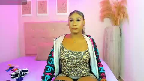 annie_dolce_ online show from June 16, 12:07 pm