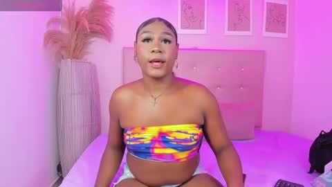 annie_dolce_ online show from June 25, 11:58 am