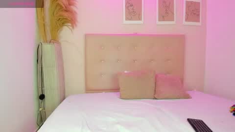 annie_dolce_ online show from June 26, 12:53 pm