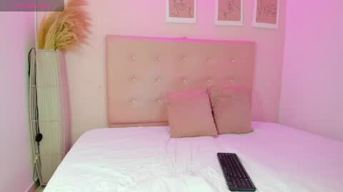 annie_dolce_ online show from July 2, 2:22 pm