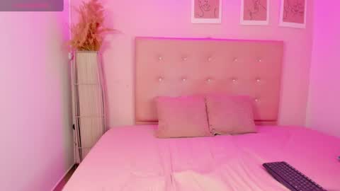 annie_dolce_ online show from July 8, 2:09 pm