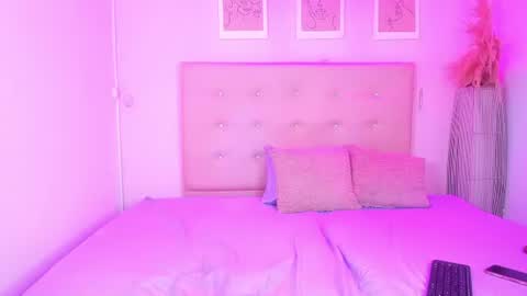 annie_dolce_ online show from July 21, 1:36 pm