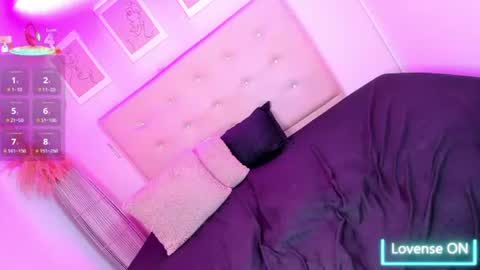 annie_dolce_ online show from July 24, 3:43 pm