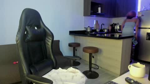 help me reach 100 likes babe online show from April 4, 1:03 am