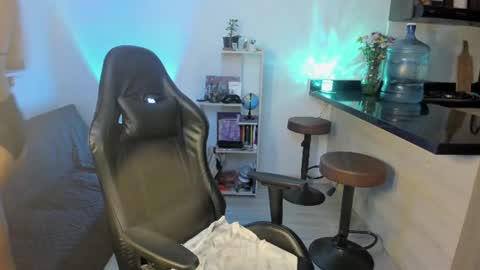 help me reach 100 likes babe online show from June 24, 3:26 am
